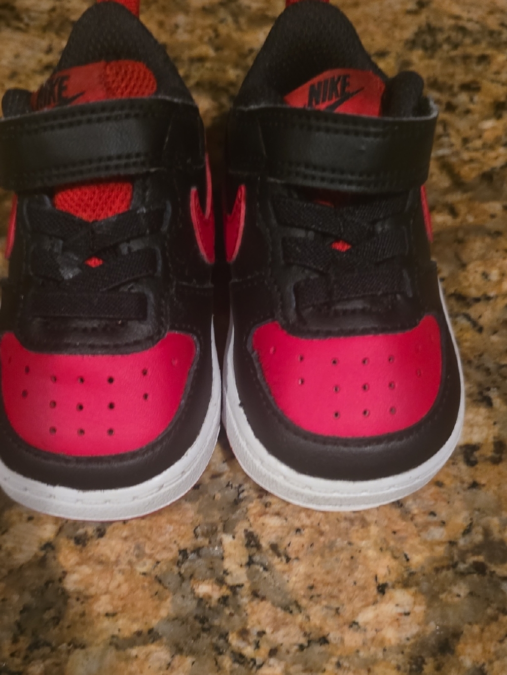 Nike Kids Black and Red Velcro Low-Top Sneakers